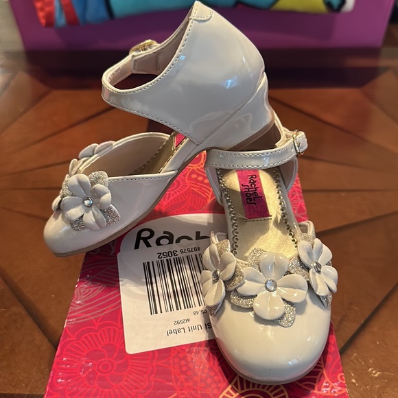 ❌SOLD❌ BONE PATENT DRESS SHOE - Picture 2 of 8